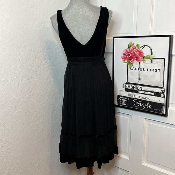 Anthro Ruth Black V-Neck Lace & Velvet Midi Dress Size 8 - Picture 3 of 7